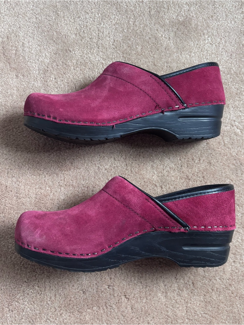 Dansko Red Suede Clogs Shoes Slip On 39 Comfort Medical Nursing - Picture 3 of 6